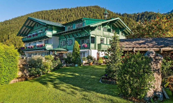 Schildlehen House | Inviting Pension Stoffenbauer: Pool, Hot Tub & Family Fun