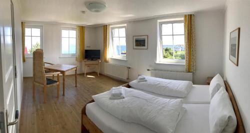 Vitte House | Pet-Friendly Pension "Strandhotel" with Ocean Views
