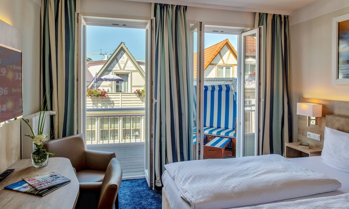 Warnemuende House | Relax at Pension StromInn with Spa & Breakfast Included