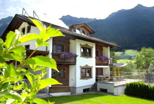 Neustift Im Stubaital House | Guest Rated 9/10 at Pension Tina with Family-Friendly Amenities