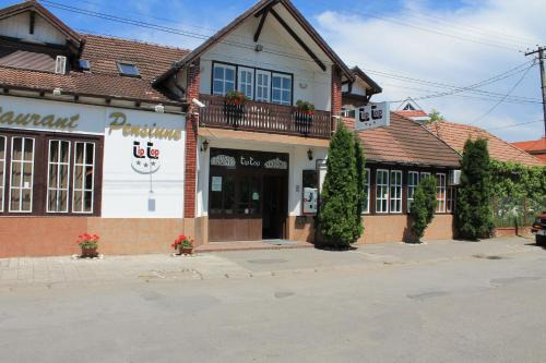 Tirgu Mures House | Pension Tip-Top: Pet-Friendly Retreat with Oceanfront Views