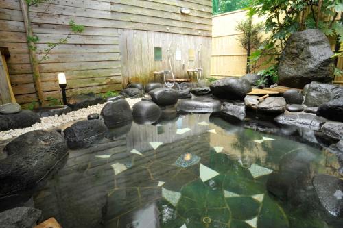 Yawatano House | Family-Friendly Stay at Pension Totem Pole with Hot Tub