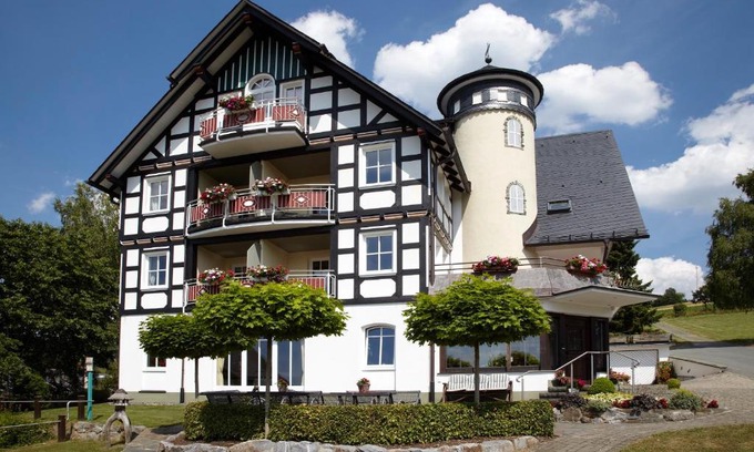 Grafschaft House | Oceanfront Retreat at Pension und Ferienwohnung Schütte