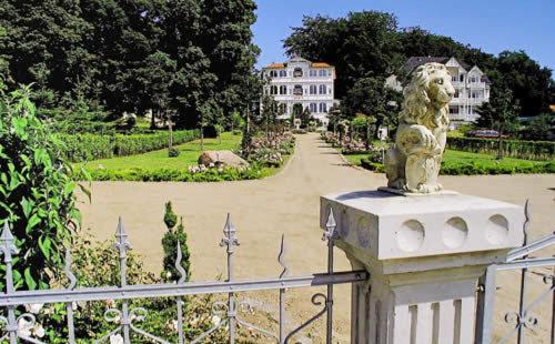 Sellin Apartment | Inviting Pension Villa Edelweiß: 4-Star Stay with Family Amenities