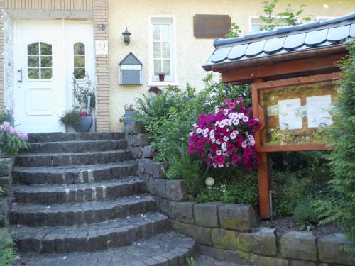 Arnsberg House | Charming Pension Waldsauna: Pet-Friendly with Breakfast