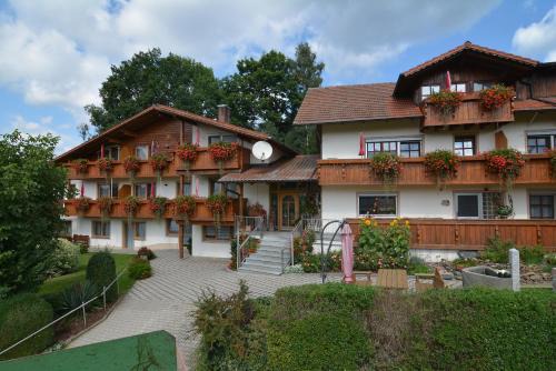 Thening House | Oceanfront Retreat at Pension Weiß with Pet-Friendly Services