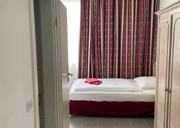 Wolfsburg House | Pet-Friendly Escape at Pension-Wob 2 with Kitchen Amenities
