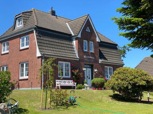 Norddorf House | Oceanfront Escape at Pension Wosmaaren with Hot Tub