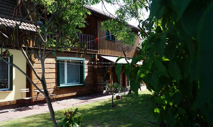 Burg Hotel | Cozy Pension Zum Holzpantoffelmacher with Family Amenities
