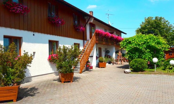 Ebersberg District House | Family-Friendly Pension zum Krug Near Messe München