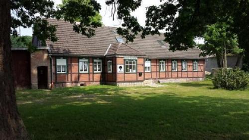 Drebenstedt House | Pet-Friendly Pension Zur Eiche with Breakfast & Kitchen