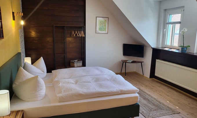 Freyburg House | Discover Comfort at Pension Zur Neuenburg with Breakfast