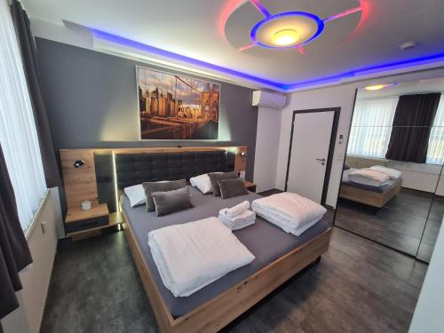 Leverkusen House | Inviting Pension Zwei A: Family-Friendly with Hot Tub