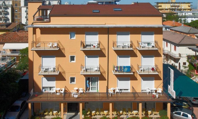 Jesolo Hotel | Relax at Pensione Villa Joli with Oceanfront Amenities