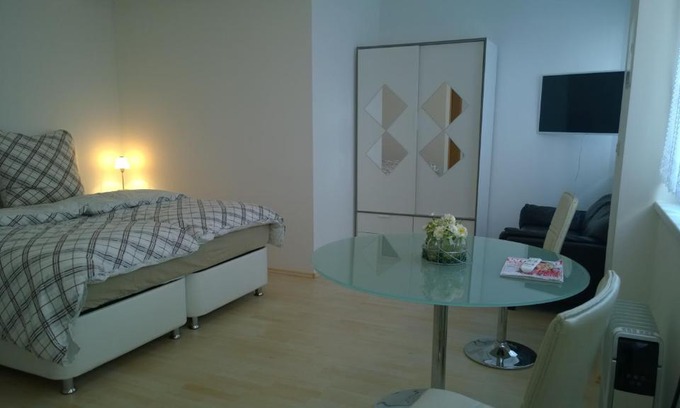 Wiesbaden Hotel | Cozy Pensionsappartments Blitz: Family-Friendly Retreat