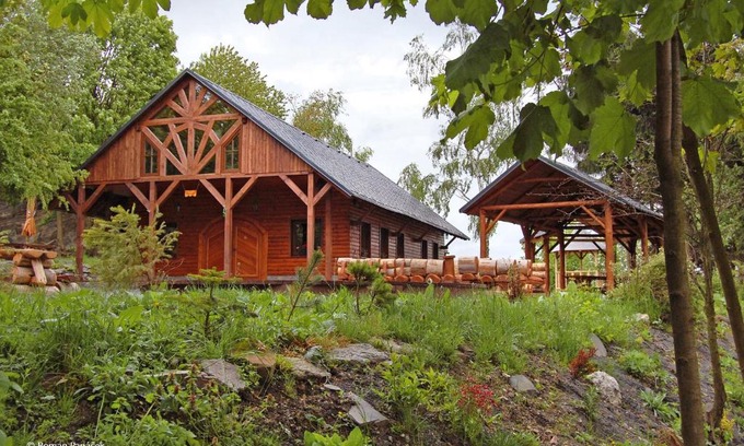Rymarov House | Inviting Pensiony & Camping at Indiana with Oceanfront Views