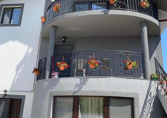 Navodari House | Exceptional Pensiunea AMIRA: Family-Friendly Retreat