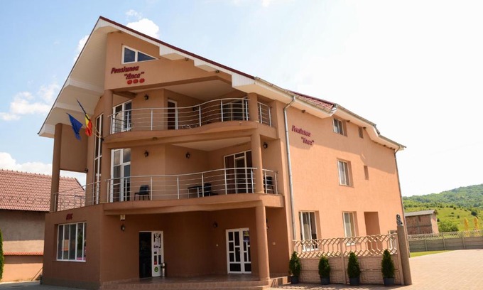 Hidiselu de Sus House | Exceptional Stay at Pensiunea Anca: Family-Friendly Amenities