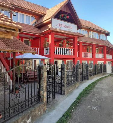 Chiscau House | Eco-Friendly Haven at Pensiunea Anisoara - Rated 9/10!