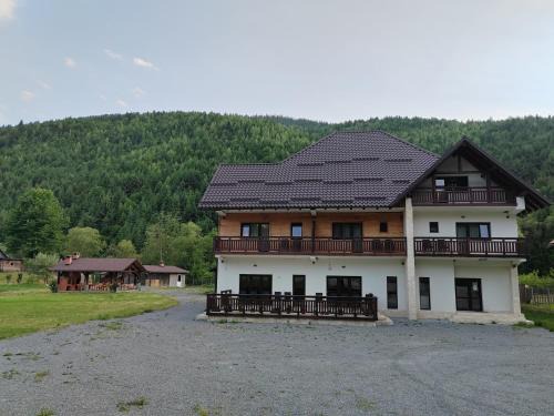 Albac House | Exceptional Pensiunea Armonia Albac with Hot Tub & Kids' Fun