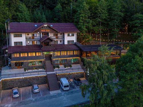 Petrosani House | Discover Pensiunea Ayana: Guest Rated 9.3, Spa & Hot Tub
