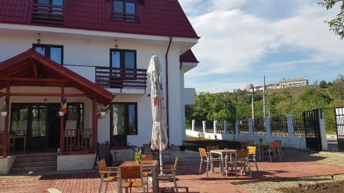 Berca House | Discover PENSIUNEA BERCA: Family-Friendly Getaway