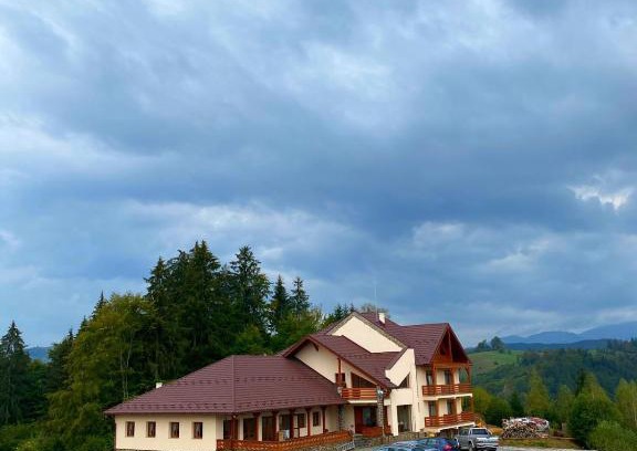 Romuli House | Exceptional PENSIUNEA BRADUL: Family-Friendly with Breakfast