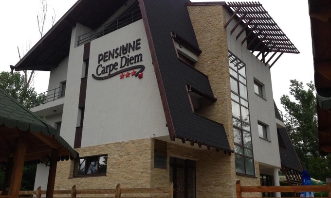 Ramnicu Valcea House | Discover Pensiunea Carpe Diem: Pet-Friendly Retreat