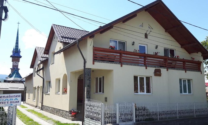 Sapinta House | Discover Pensiunea Casa Șteț: Child-Friendly Retreat