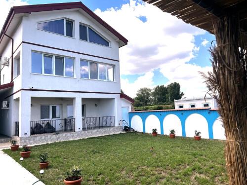 Costinesti House | Top-Rated Family Stay at Pensiunea Casa Albă