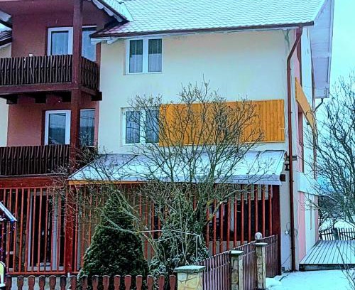 Neagra Sarului House | Cozy Guest Houses with Ocean Views in Neagra Şarului, Romania