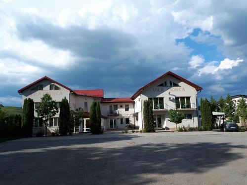 Gilau House | Invite Relaxation at Pensiunea Cionca with Ocean Views