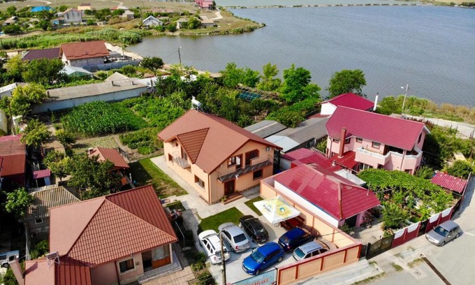 Corbu House | Cozy Pensiunea Cosmin: Ocean View & Family-Friendly Retreat