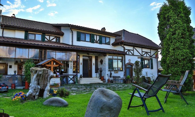 Simionesti House | Exceptional Stay at Pensiunea Curtea lui Toader, 4-Star Comfort