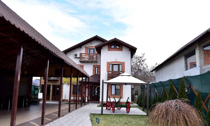 Valenii de Munte House | Discover Pensiunea Dely_Cios: Family-Friendly Getaway