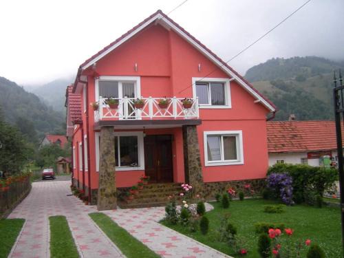 Moieciu House | Unforgettable Stay at Pensiunea Denisa Stoian - Rated 10/10