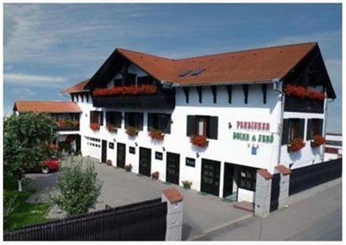 Tirgu Mures House | Welcoming Pensiunea Doina & Jenő: Family-Friendly Retreat
