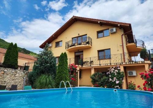 Orsova House | Discover Pensiunea Dunavis: Oceanfront Retreat with Pool