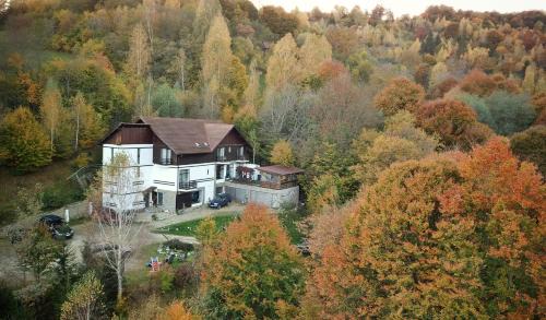 Moieciu House | Cozy Guest Houses in Braşov, Romania - Child Friendly Stays