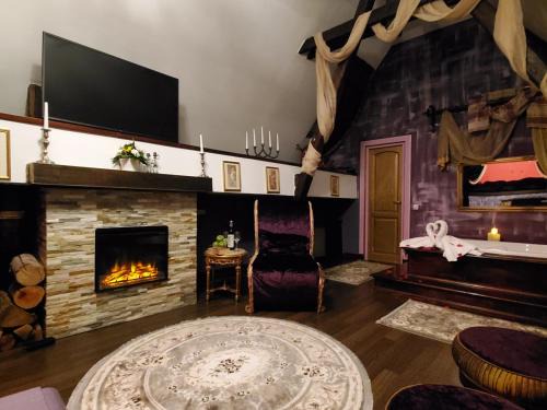 Apoldu de Sus House | Discover Pensiunea Grosspold: Family Haven with Hot Tub