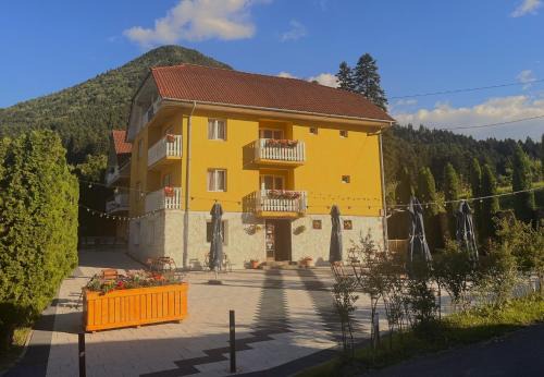 Baile Tusnad House | Budget-Friendly Stay at Pensiunea Iris with Restaurant & More
