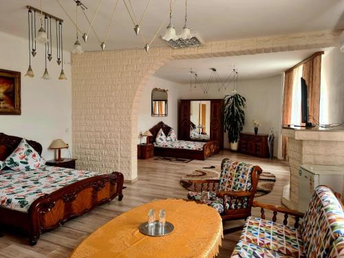 Calea Sever Bocu House | Pet-Friendly Pensiunea King with Hot Tub & High Ratings