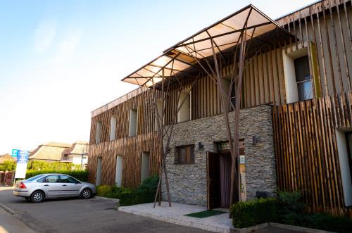 Cimpia Turzii House | Book Your Stay at Pensiunea La Broscuta with Pool & Ocean View