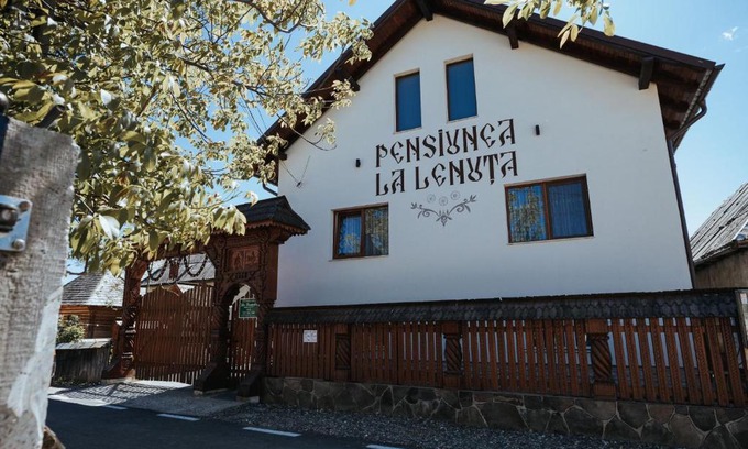Oncesti House | Guest Rated 10/10 at Pensiunea La Lenuta - Family-Friendly Stay