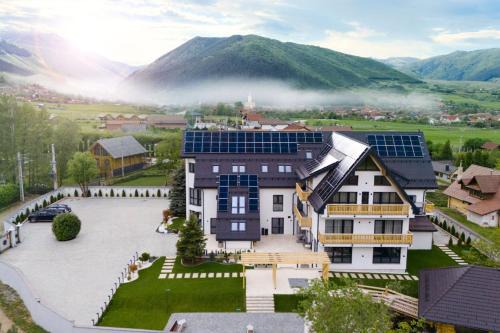 Gura Raului House | Family-Friendly Retreat at Pensiunea La Vâltoare