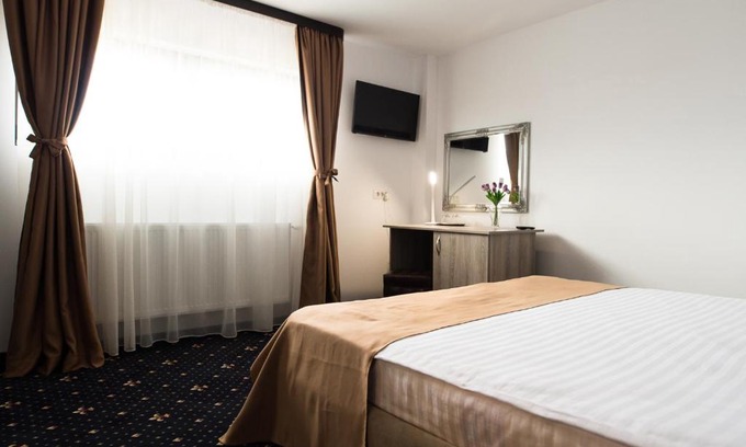 Blaj House | Family-Friendly Pensiunea La Vie with Pool & Dining Options