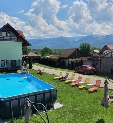 Cartisoara House | Idyllic PENSIUNEA LEIA: Poolside Retreat on Transfăgărășan