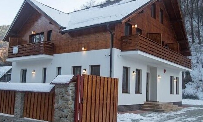 Gales House | Inviting Pensiunea Livada Amely: Family-Friendly Getaway