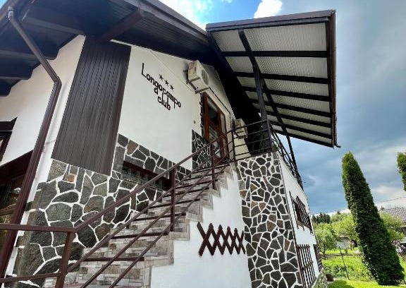 Campulung Hotel | Top-Rated Pensiunea Longocampo with Family-Friendly Amenities