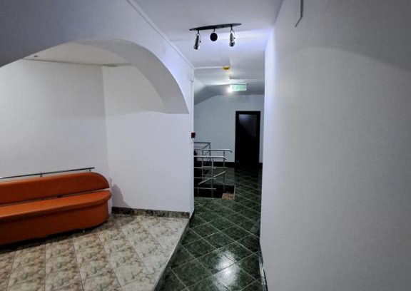 Dragoslavele House | Discover Pensiunea Lyana: Family-Friendly with Breakfast!